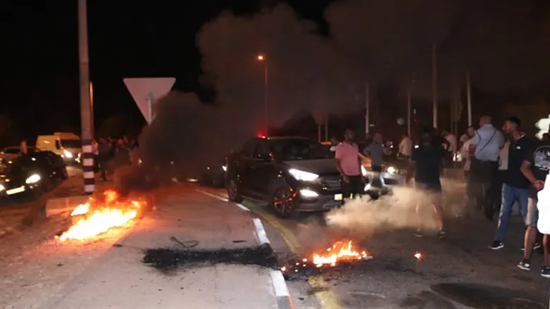Ethiopian immigrants protest at Netivot junction