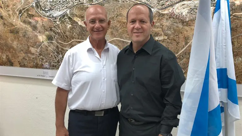 שבירו וברקת באריאל. היום