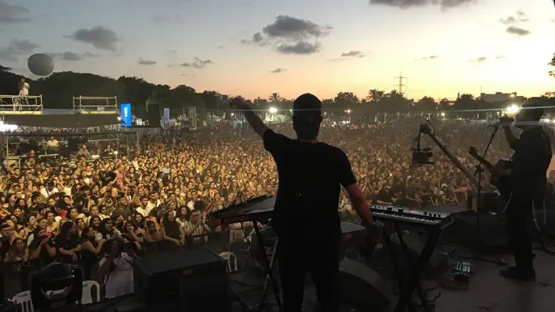 ישי ריבו מול ההמונים