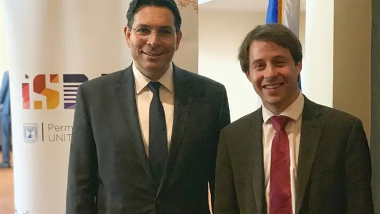 דנון והדיפלומט שמונה לתפקיד