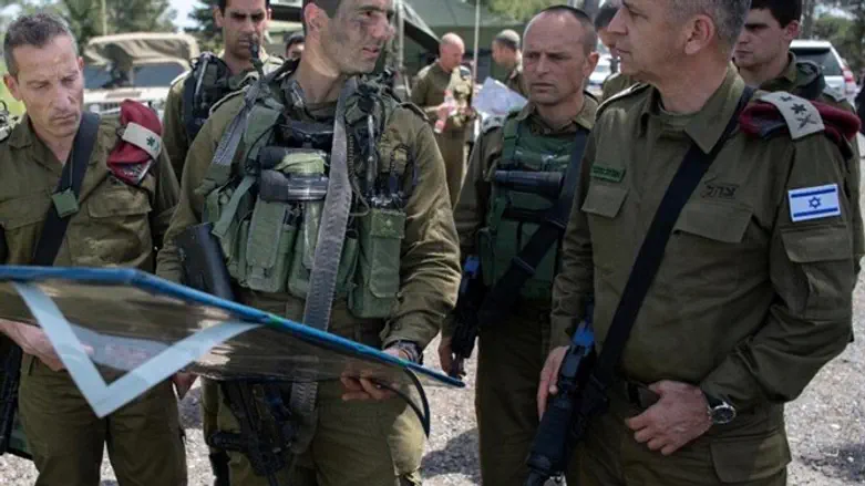 סא"ל שמעון סיסו והרמטכ''ל כוכבי