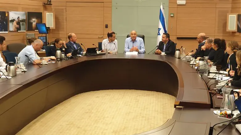 מוטי יוגב והעיתונאים