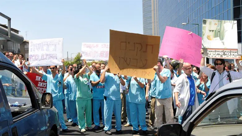 דרושה הפגנה נגד חסימות הכבישים. מחאת הרופאים
