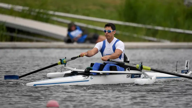 שמוליק דניאל. פתח את הטורניר 