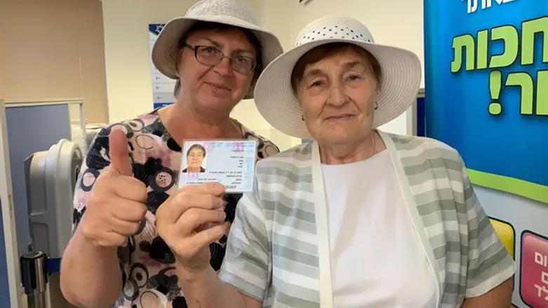 Anna Bocharnikova (right) with Tova Filchagova (left), an Israeli Subbotnik Jew