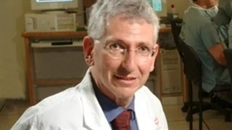 פרופ' בזיל לואיס מנהל המחלקה הקרדיולוגית בבית