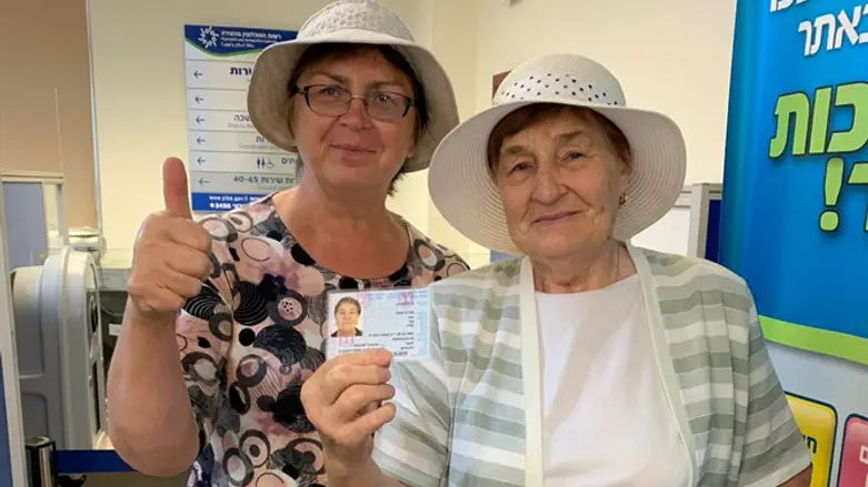 אנה בוצ׳רניקובה (מימין)