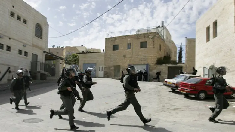 כוחות הביטחון בצור באחר. ארכיון