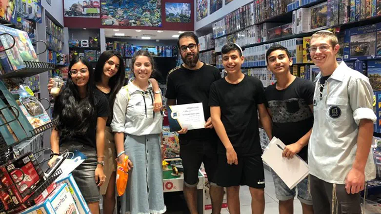 "מבקשים לתת גיבוי כלכלי למי שסוגרים עסקים בשבת". חלוקת תעודות נאמני השבת