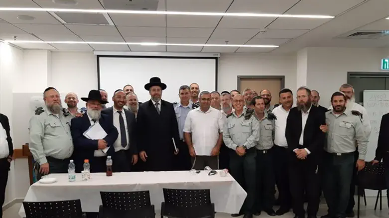 הרב לאו עם בכירי הרבנות הצבאית
