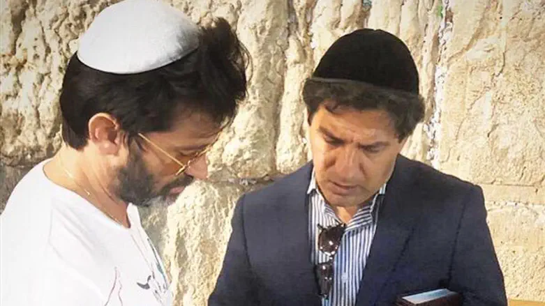 לוי והרב חסידים בכותל