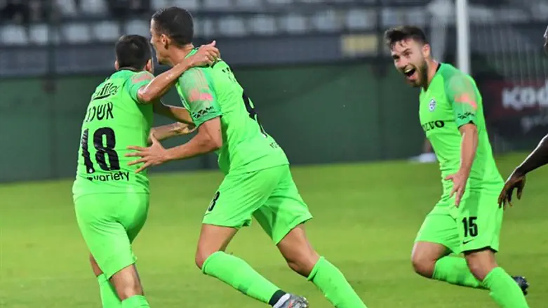 אשכנזי חוגג עם חבריו הערב צמד