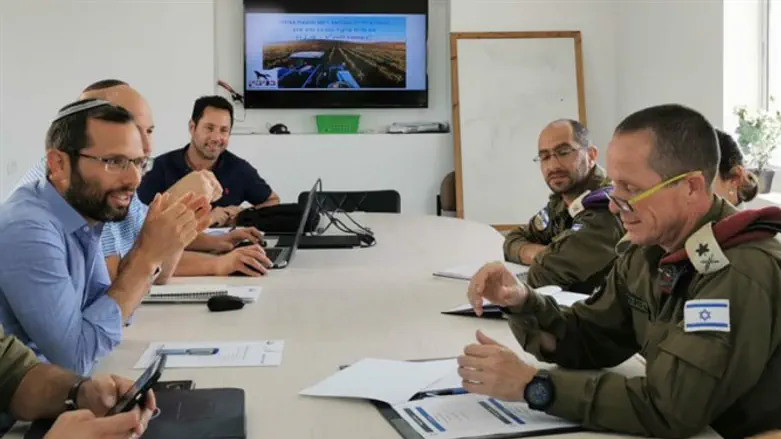 ישראל גנץ עם האלוף פדן