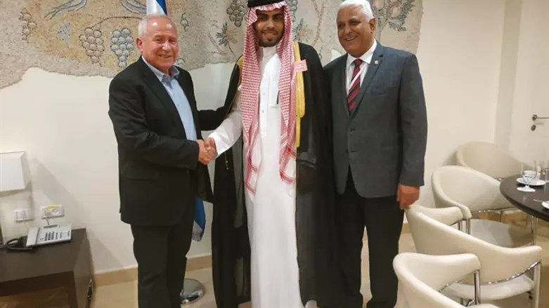 ח"כ דיכטר עם חברי המשלחת