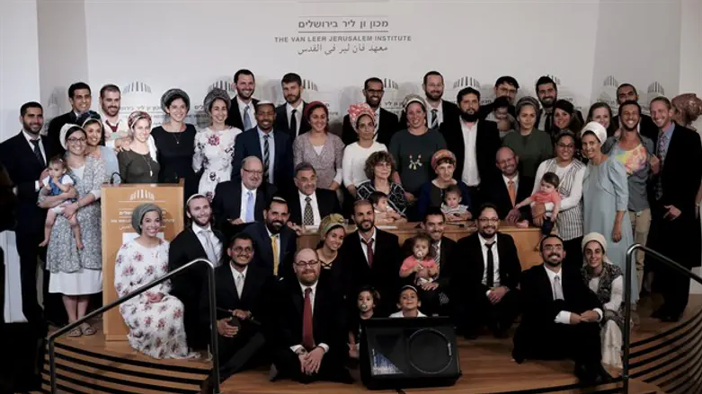 השליחים בתמונה משותפת