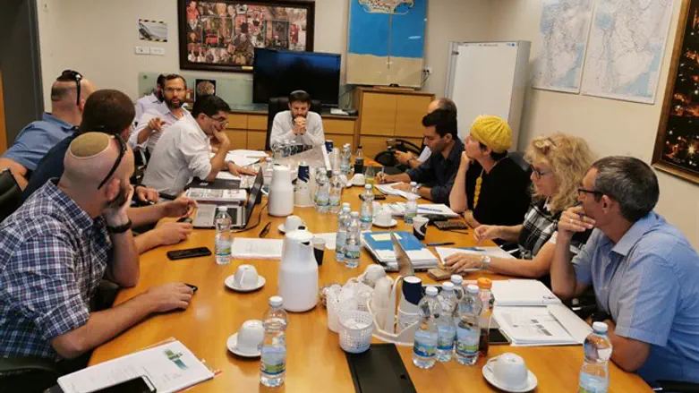 הפגישה בלשכת שר התחבורה