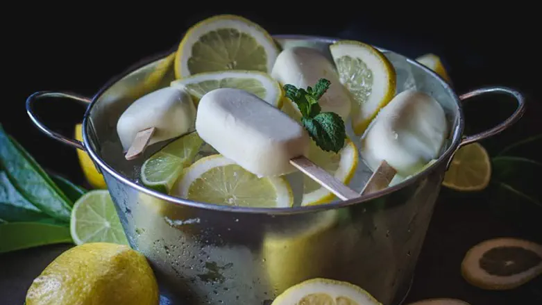 גלידת לימון על מקל