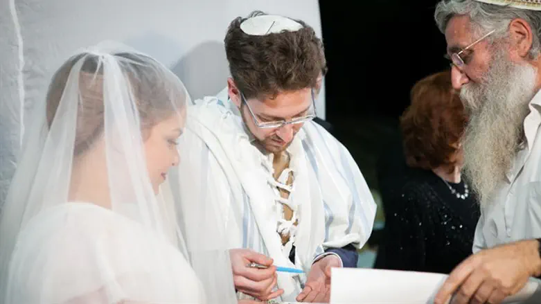 'כואב לראות את המעמד הנשגב של החופה נחווה בלי שימת לב', הרב דודי פוטש