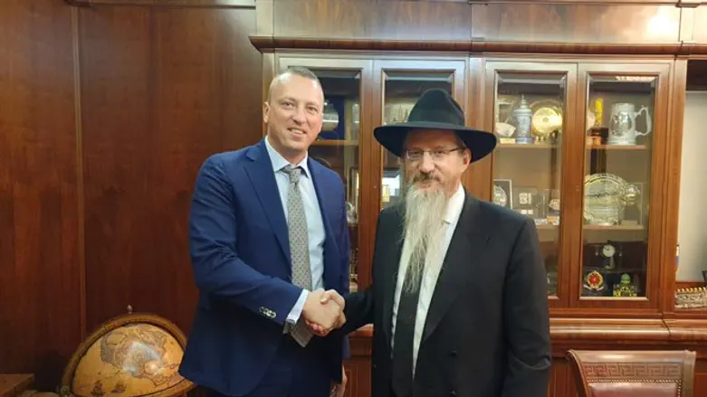 הרב לאזאר ומנכ''ל איירופלוט