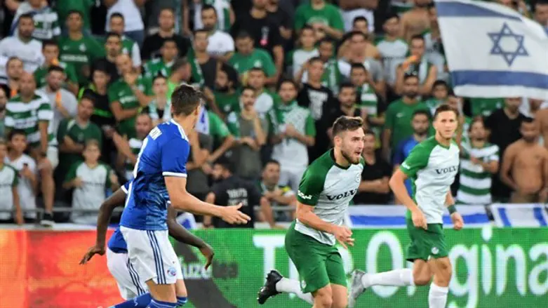 שחקני חיפה מול הצרפתים הערב