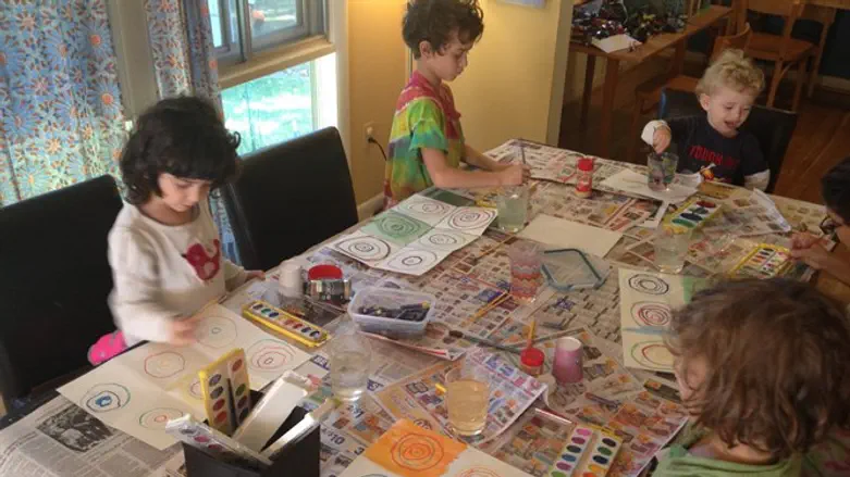 Carmiya Weinraub, who has five children, decided she didn’t want her kids in pub