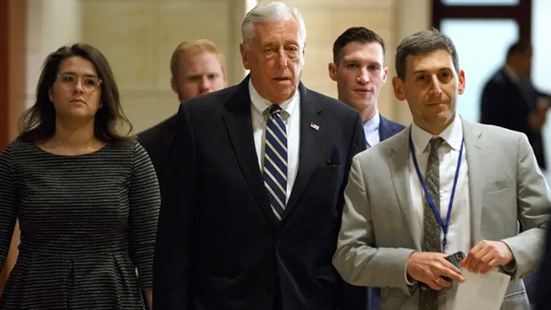 House Majority Leader Steny Hoyer (c)