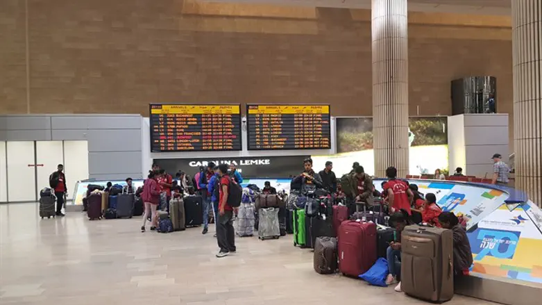 תיירים בנמל התעופה