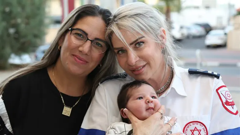 מושקוביץ בפגישה עם היולדת והרך הנולד