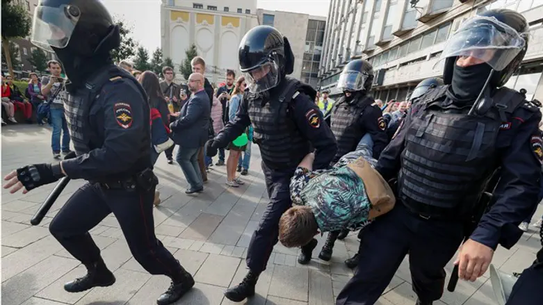 Rally calling for opposition candidates to be registered for elections to Moscow
