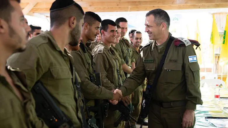 Chief of Staff Aviv Kochavi with IDF fighters
