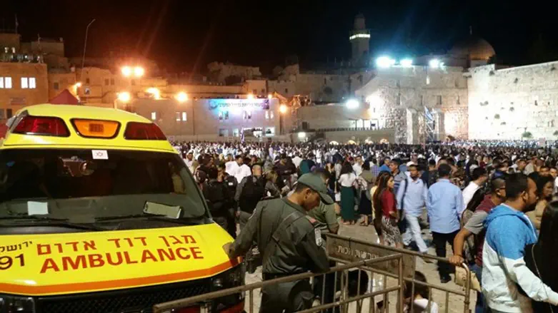 אמבולנס מד"א בכותל המערבי