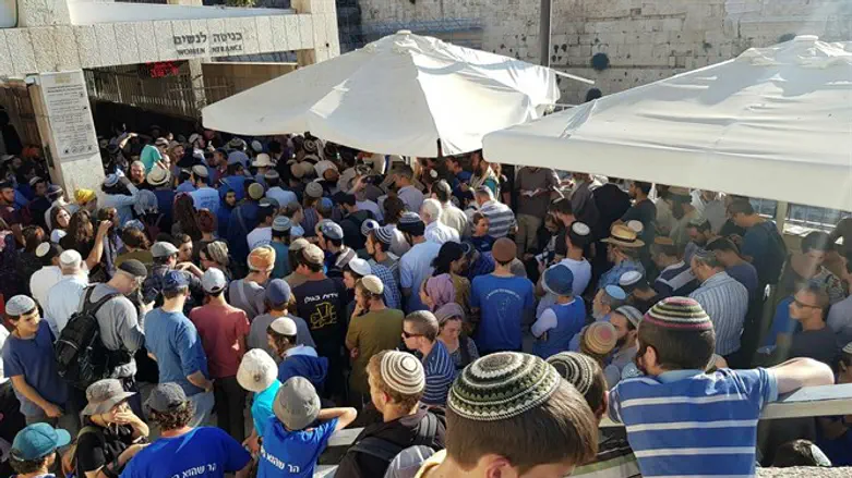 Worshipers on Temple Mount