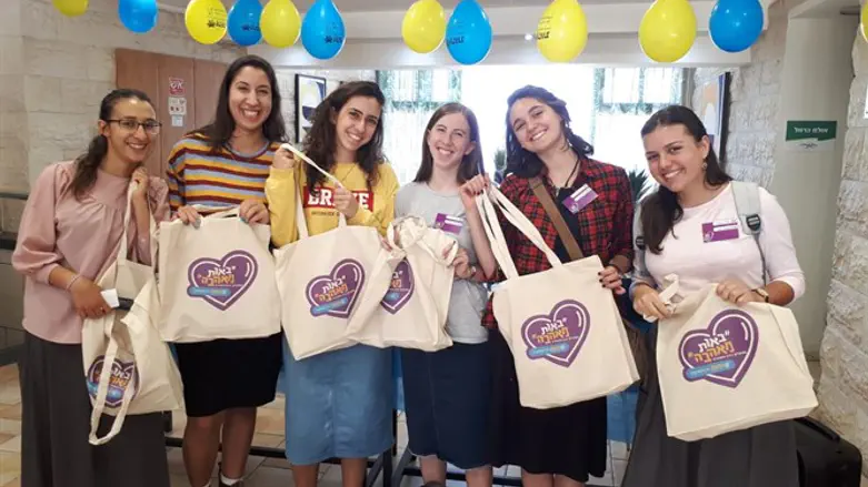 בנות השירות של ארגון זהות