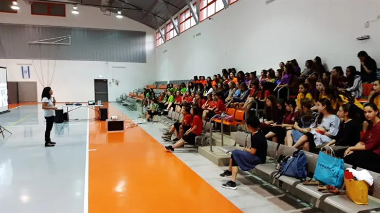 יעל ארד בערב המיוחד לנערות בנימין