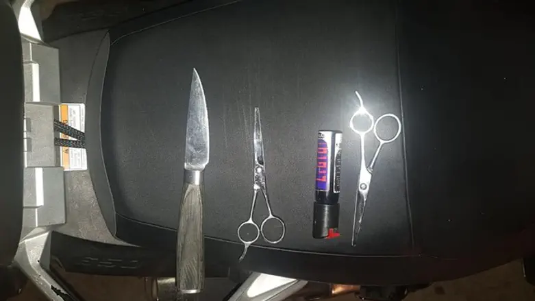 הכלים שנמצאו בתיק של האישה