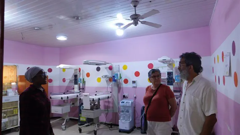 ד"ר שני וד"ר גולן בבית החולים בגאנה