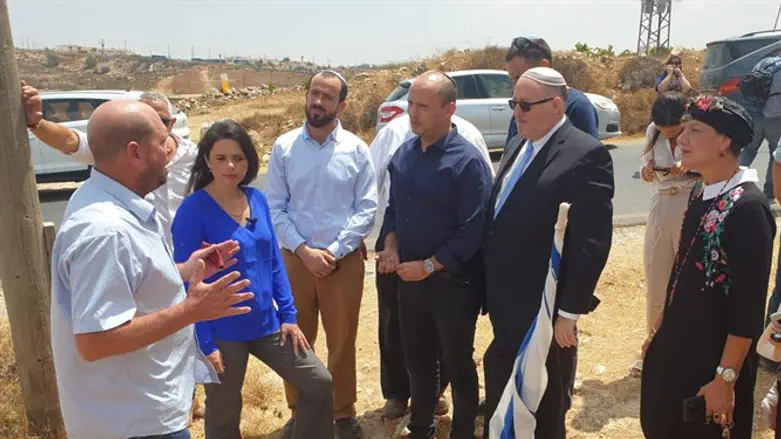 Айелет Шакед и Нафтали Беннет в Гуш-Эционе