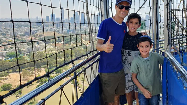 טל מוסרי וזוכי הטיסה