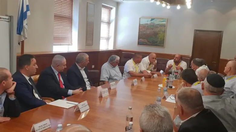 הפגישה בלשכת נתניהו