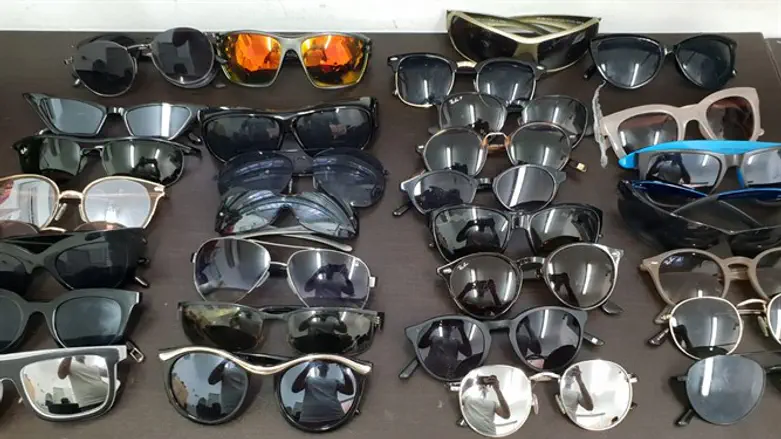 משקפי שמש אבודים המחכים לבעליהם