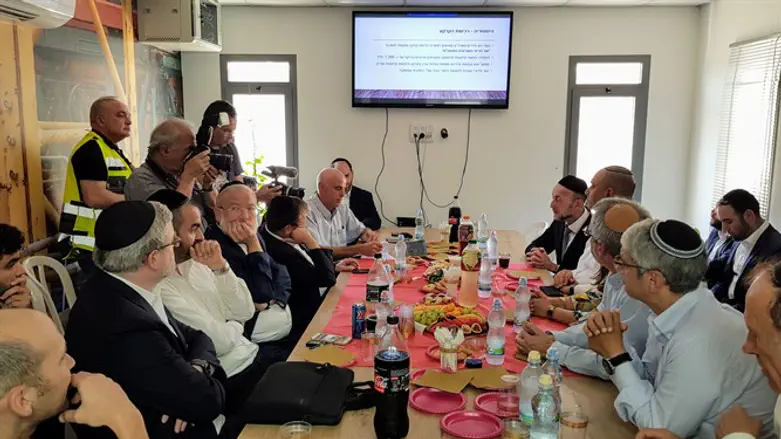 ישיבת העבודה באחיסמך