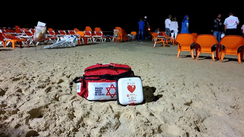 Тревожное ожидание на пляже "Дельфинариум"