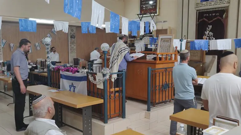 "המקום יהיה מרכז יהדות לכל האזור". תפילת מקומיים ותלמידים בבית המדרש 'עוז ואמונה