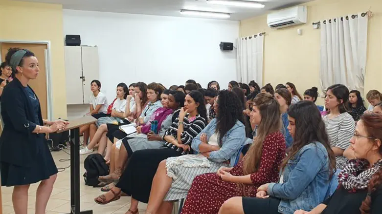 לכו בכוחכן זה