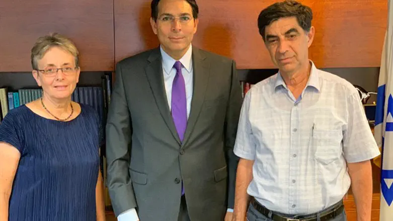 דנון ובני הזוג גולדין