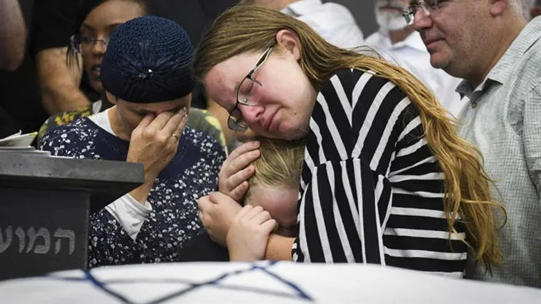 At the funeral of Rina Shnerb
