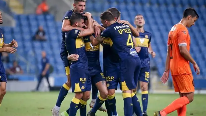 שחקני מכבי חוגגים הערב מול נס ציונה