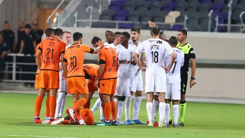 חכמון שוב גנב את ההצגה הערב