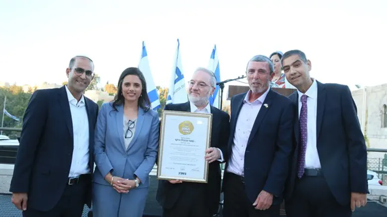 קויקטייל העיתון בשבע