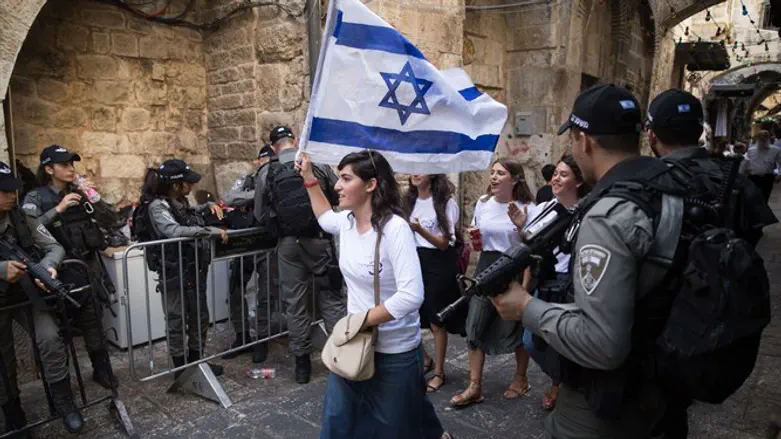 Jewish girls proclaim sovereignty in Jerusalem